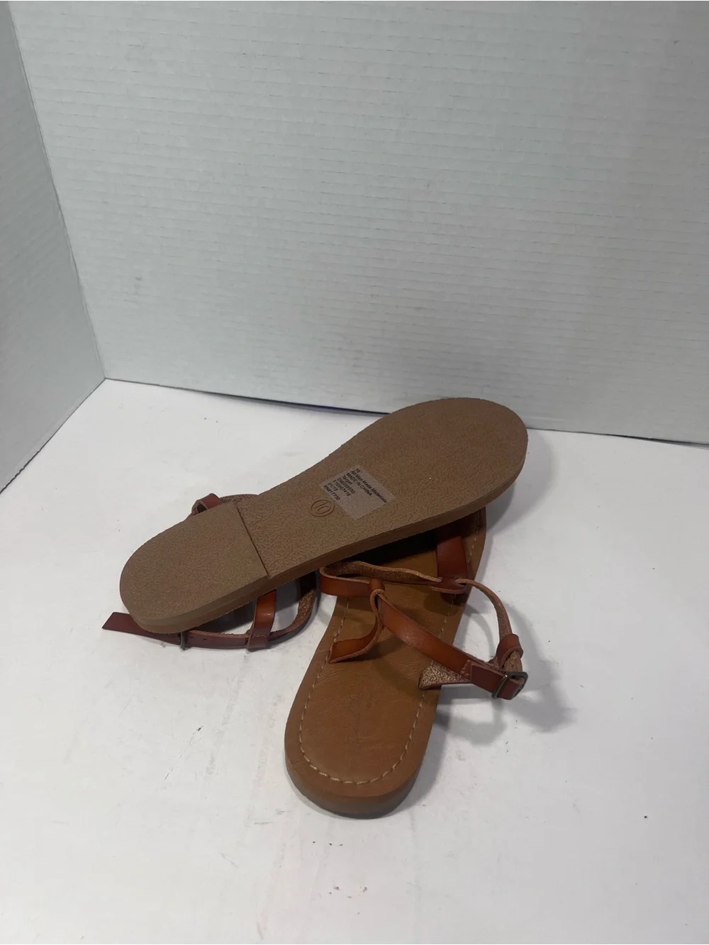 Universal Thread Tan Brown T-Strap Sandals